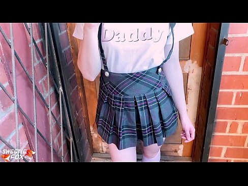 ❤️ Skolniece dziļi sūc savu locekli un nodarbību vietā dīdās. Porno pie mums ❌️