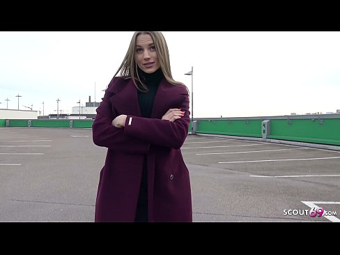 ❤️ VĀCU SKAUTS IR SAPNIS, PIESKARAS STEELE, AUTOSTĀVVIETA TELLTALE UN SEXY PAR NAUDU Porno pie mums ❌️