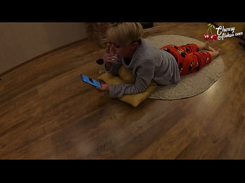 ❤️ Traks Blondīne sūc milzīgu locekli sūc un lēkā uz tā - anālais sekss Porno pie mums ❌️