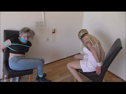 ❤️ Atkarīga / sasietas un ar aizliktām mutēm / damsel in distress Porno pie mums ❌️
