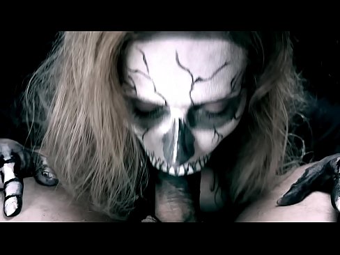 ❤️ Demoniska meitene sūc locekli ar savu melno muti un norij spermu. Porno pie mums ❌️
