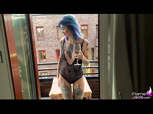 ❤️ Milzīga meitene sūc ar rīklīti un kaislīgi drāž zem klajas debess Porno pie mums ❌️